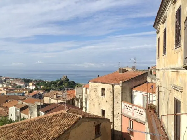 Ampia Casa nel Centro Storico di Scalea vicino al mare